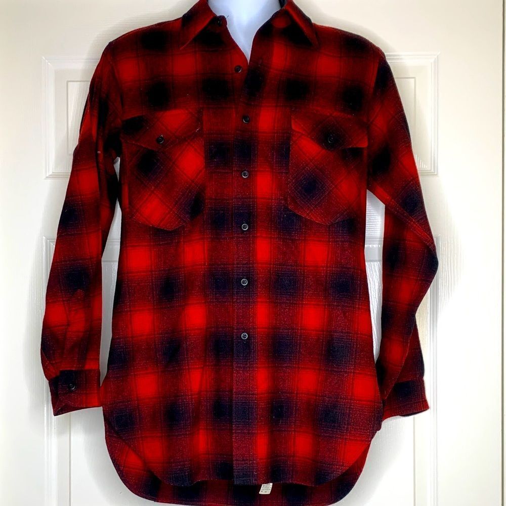 Pendleton “OUTDOORS MAN, Red and Black Checkered Men's 💯 wool shirt, medium